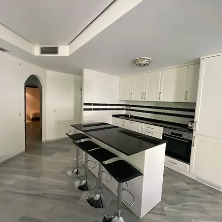 Apartment Apartment. Newly Renovated. *
